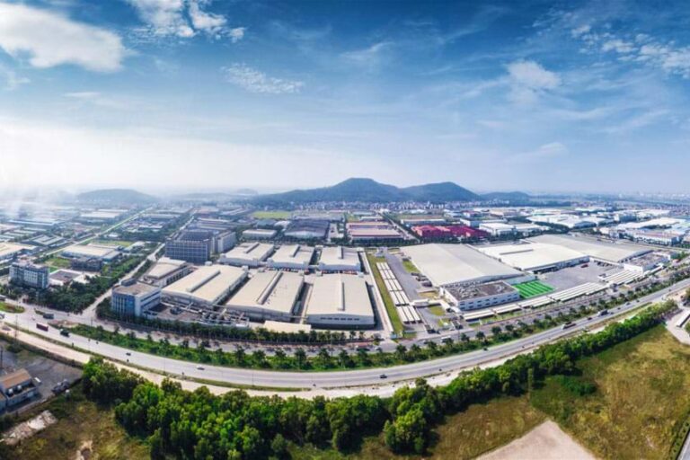 Binh Duong Center in the Trend of Industrial and Service Urban Development